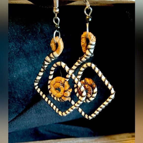 Jewelry - Hand made in Sint Maarten beautiful black & white woven earrings